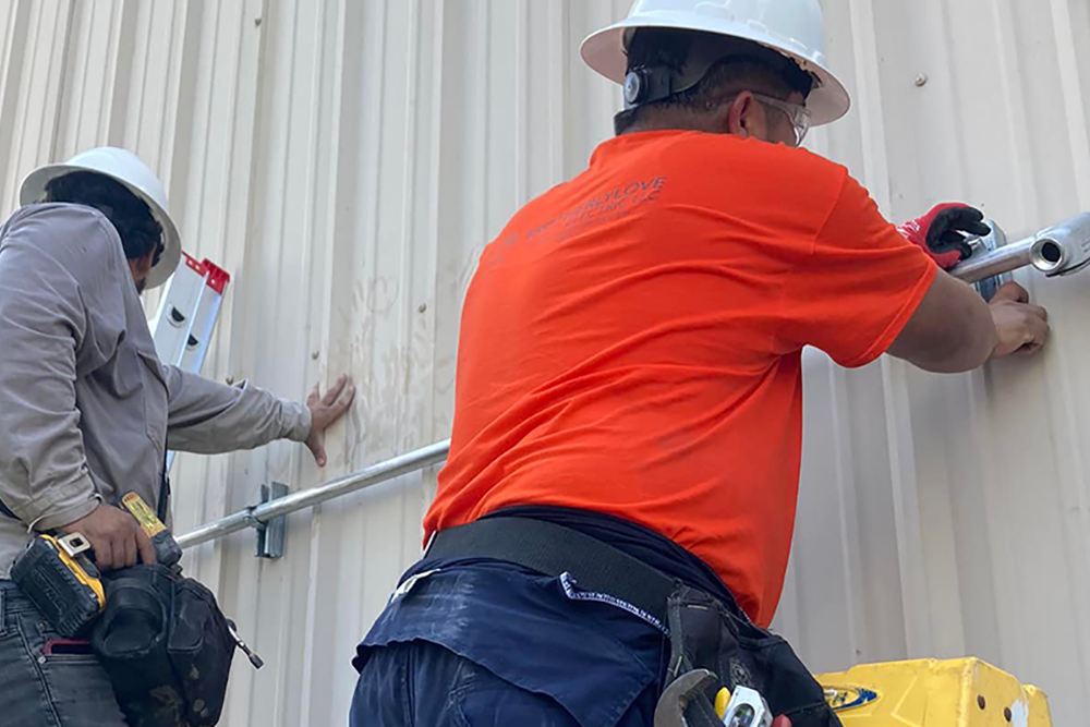 A picture of Electrical Contractor vs Electrician: What’s the Difference? with Brotherlylove