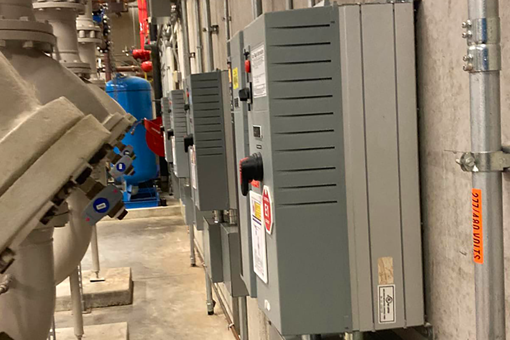 A picture of Electrical Contractor vs Electrician: What’s the Difference? with Brotherlylove