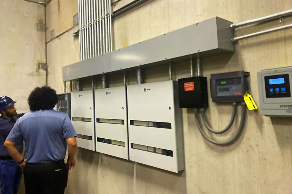 A picture of Electrical Contractor vs Electrician: What’s the Difference? with Brotherlylove